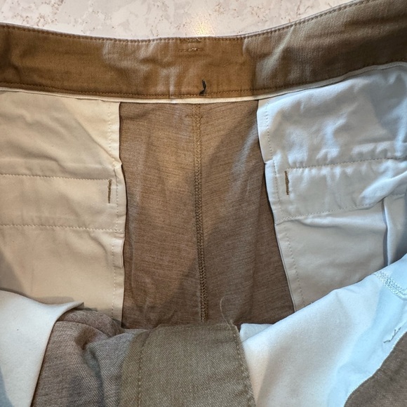 Lululemon - set of 2. Men’s Oxford Commission Classic 7” shorts - Picture 8 of 16